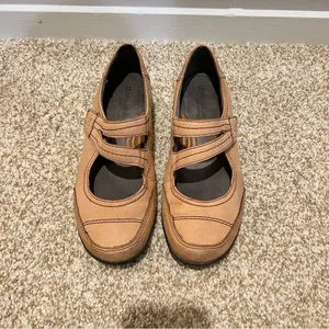 Naturalizer N5 Comfort Sz 7W Brown leather Women’s Mary Jane Shoes w/ Strap thumbnail 2