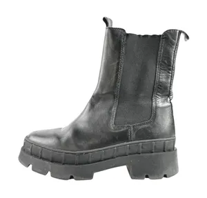Steve Madden Barclay Women's Black Leather Round Toe Slip On Chelsea Boots Sz 6 thumbnail 1