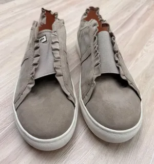 Kate Spade Lance Sneakers Womens 9M Taupe Excellent Ruffle Suede Slip On Shoes thumbnail 1