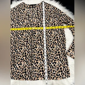 Banana Republic Animal Print V-Neck Blouse Size M thumbnail 3