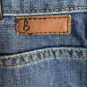 Boden Classic Denim Jean Mini Skirt with Front Godet Pleat Medium Wash Pockets thumbnail 6
