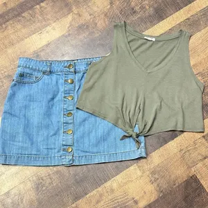 Heart and Hips Green V Neck Knot Front Crop Tank Top Size Medium thumbnail 2