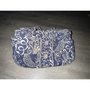 Vera Bradley Navy And White Floral Print Twirly Bird Pattern Zip Up Tote Bag thumbnail 8