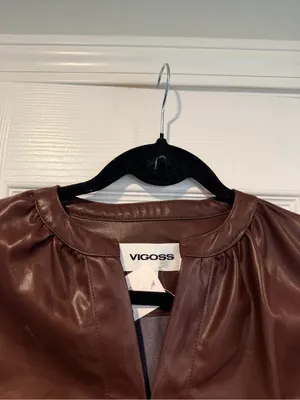 NWT Vigoss Size S Brown Faux Leather Mini Dress Puff Sleeve Smocked Waist V Neck thumbnail 5