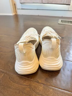 APL white sneakers  thumbnail 3