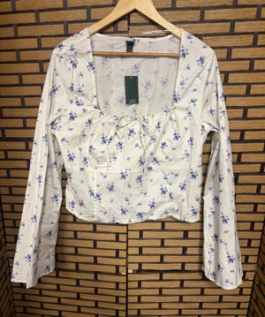 Wild fable white and blue floral top size XXL thumbnail 1
