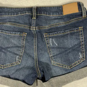 Aeropostale Shorts Woman Size 2 Midi Cuffed Denim‎ Blue Distressed thumbnail 8
