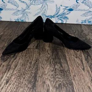 Elegant Black Suede Heels Size 8.5 thumbnail 2