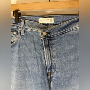 NWT Abercrombie Fitch The‎ 90s Straight Ultra High Rise Jeans Size 34/18S thumbnail 3