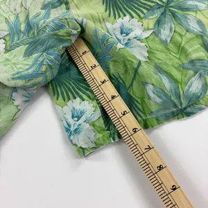 Tommy Bahama Shorts Womens 10 Green Silk Jacquard Floral Cargo Tropical Travel thumbnail 5