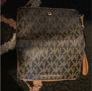 Michael Kors Bifold Wristlet thumbnail 5