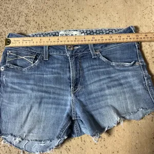 Ariat REAL Denim‎ Shorts Womens 29 Raw Hem Embroidered Western Cutoffs thumbnail 4