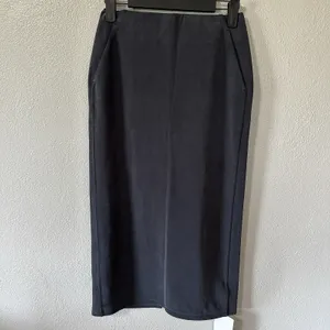 NEW Lululemon Softstreme HR High Rise‎ Midi Skirt Size 2 Black Slim Fit Pockets thumbnail 2