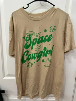 Graphic Gildan T-Shirt thumbnail 1