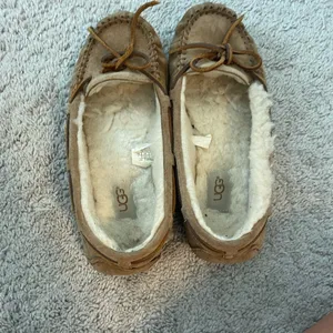 Ugg moccasins thumbnail 2