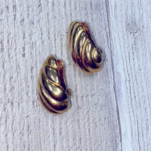 Faux gold vintage clip on earrings thumbnail 3