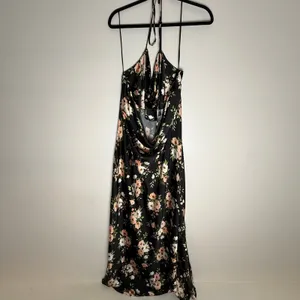 Old Navy The Occasion Black Floral Satin Cowl Halter Maxi Dress 2X 759358-01 thumbnail 4