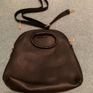 Black bag thumbnail 1