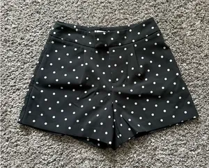A New Day High-rise shorts with a tailored waistband. Soft linen-blend fabric. Slanted side pockets for convenience. Clean, minimal front for versatile styling. thumbnail 1