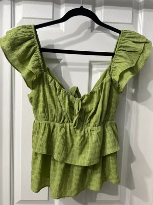 VICI Green Textured Tie Front Peplum Top Ruffle Strap Summer Blouse Size Medium thumbnail 1