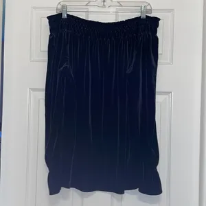 ✨Motherhood Maternity Black Velvet Long Sleeve Off the Shoulder Top thumbnail 4