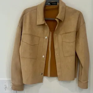 Zara NWT tan camel faux suede collared button front shirt jacket shacket thumbnail 4