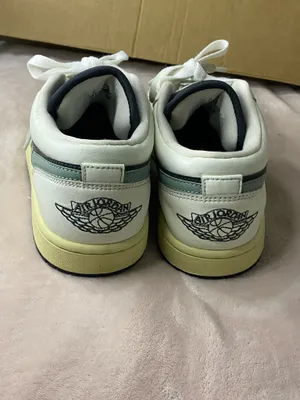 Nike Air Jordan 1 Low Women Shoes Size 9 thumbnail 3