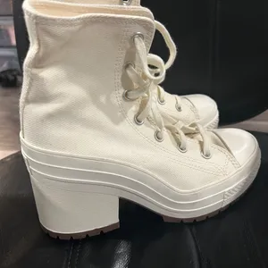 Converse Chuck 70 De Luxe Heel High-Top Sneakers small smudge in front NWOT thumbnail 3