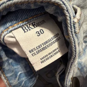 BKE Charlie Mid-Rise Mom Jeans thumbnail 4