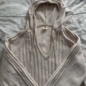 Roxy Cream cable Knit Hooded V-neck kangaroo pocket Sweater, size M outdoor thumbnail 12