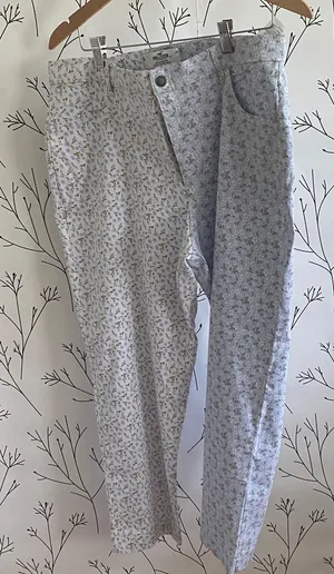 Hollister Women's Straight Leg Jeans - Floral Pattern thumbnail 1