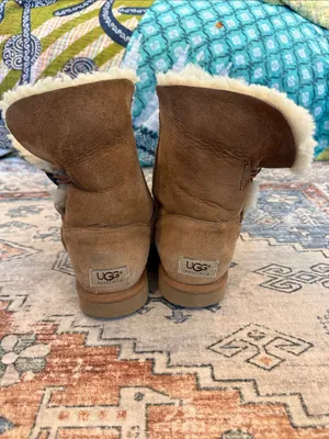 UGG Chestnut Suede Bailey button Shearling Ankle Boots 9 WIDE thumbnail 2