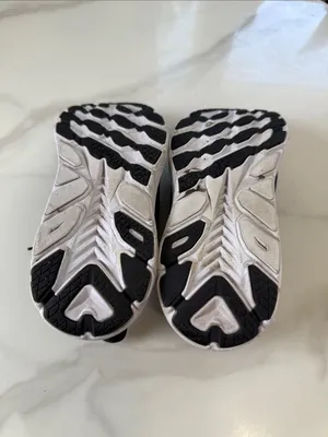 Hoka one W Clifton 8 wideBlack and White Road Running Shoes without insoles thumbnail 7
