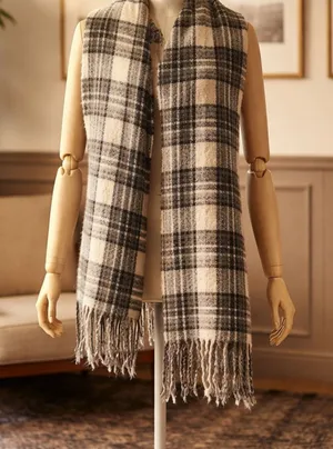 Old Navy Fuzzy Marled scarf in Gray and Black thumbnail 1