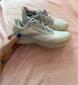 Brooks Running Shoes Women’s thumbnail 2
