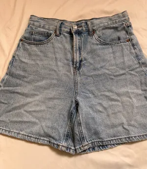 High waisted shorts thumbnail 2