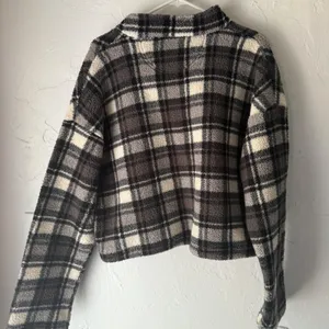 Love Tree Plaid Fleece Quarter‎ Zip Cropped Pullover Sweatshirt Women's Large thumbnail 7
