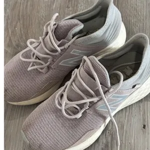 New Balance Fresh Foam Roav‎ Logwood Light Cyclone Womens 8 Running Shoes thumbnail 4