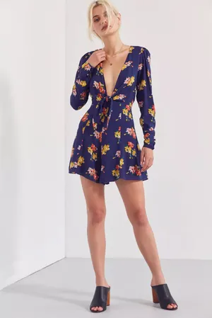 Kimchi Blue Maddie Plunging Tie-Front Romper Size 0 thumbnail 3