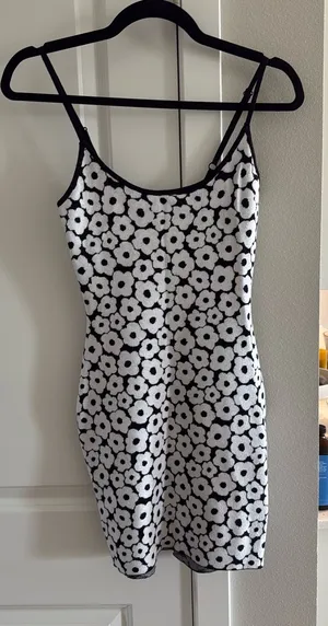 White Fox Boutique dress thumbnail 1