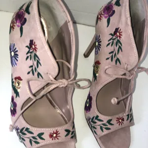 Betsey Johnson embroidered flowers caira heels thumbnail 3