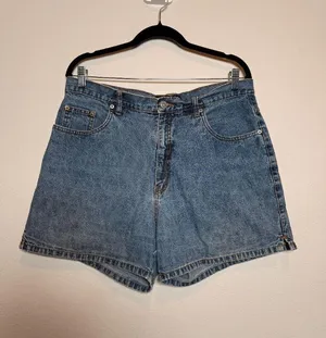 Vintage 2000s Women Basic Denim Blue Shorts  thumbnail 1