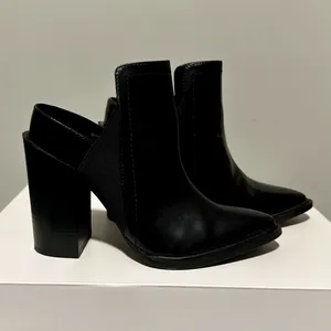 Leather Block Heel Ankle Boots with Stretch Detail thumbnail 7