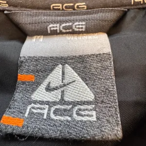 Women's Nike ACG Vest Size M Black Running thumbnail 3