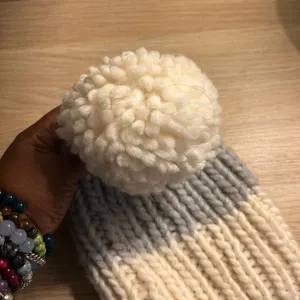 American Eagle Outfitters Cream and Gray Knit Hat thumbnail 6