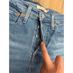Levi's Wedgie Straight Jeans Women 27 W27 L28 High Rise Button Fly Blue Denim thumbnail 4