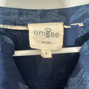Umgee Mini Dress Womens Medium Navy Blue Floral Textured Smocked Sleeve Tiered thumbnail 3