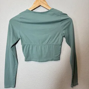 PAC Cares Long Sleeve Cutout Cropped Top Sage‎ Green Size XS thumbnail 6
