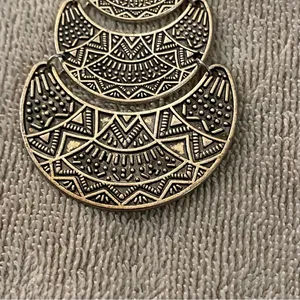 30” 32” Necklace 3 Pc Articulated Tribal Print Silver Chain Pendant 2.5”H x 2”W thumbnail 4