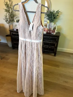 Boohoo Boutique All Lace Plunge Neck Maxi Bridesmaid Dress thumbnail 5